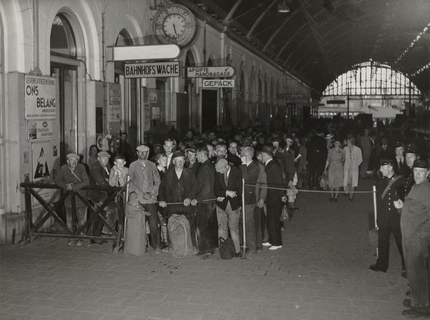 Aankomst reizigers in de oorlog, Den Haag SS 1943