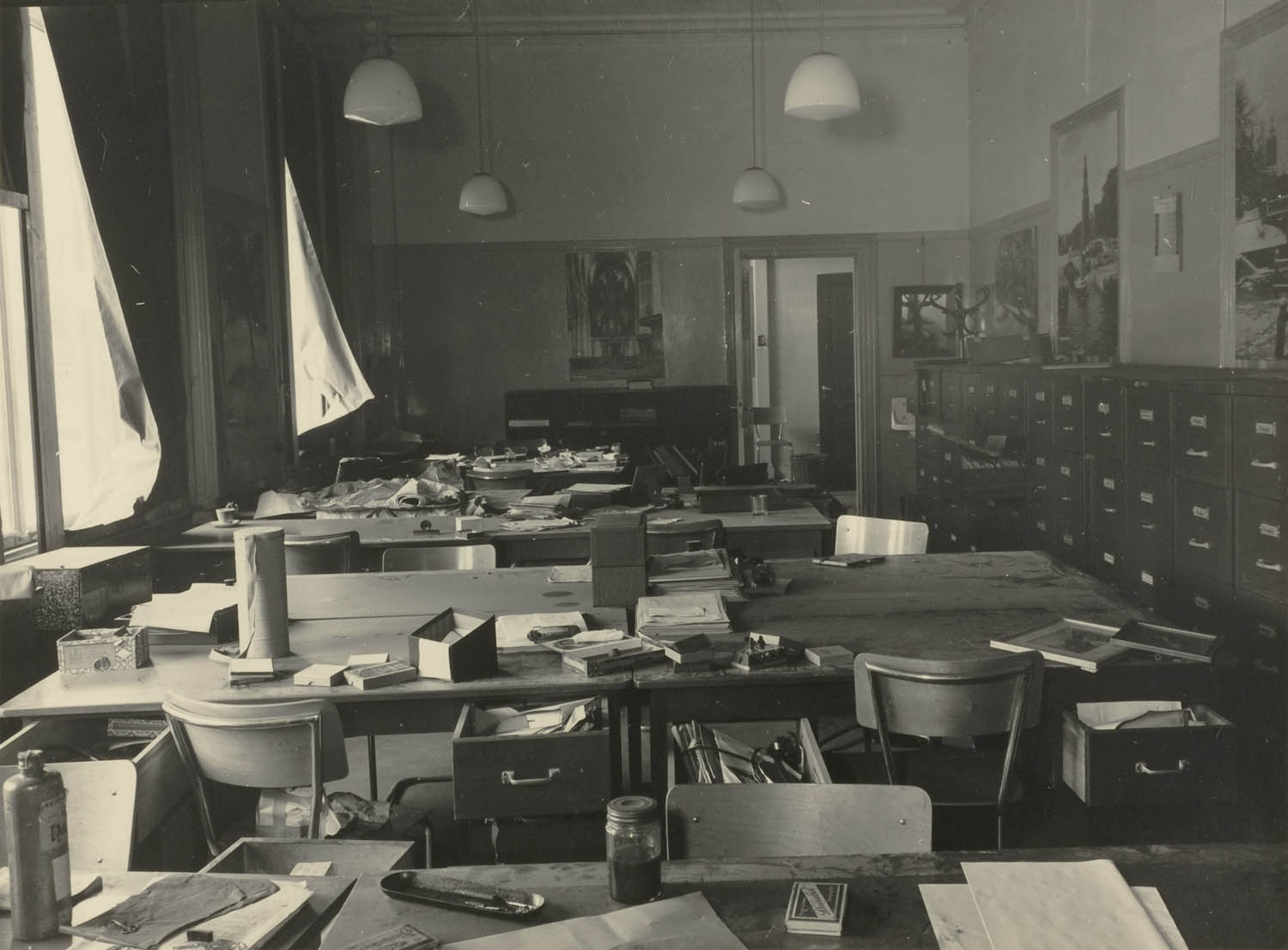 Utrecht, geplunderd kantoor in HGB II na de bevrijding