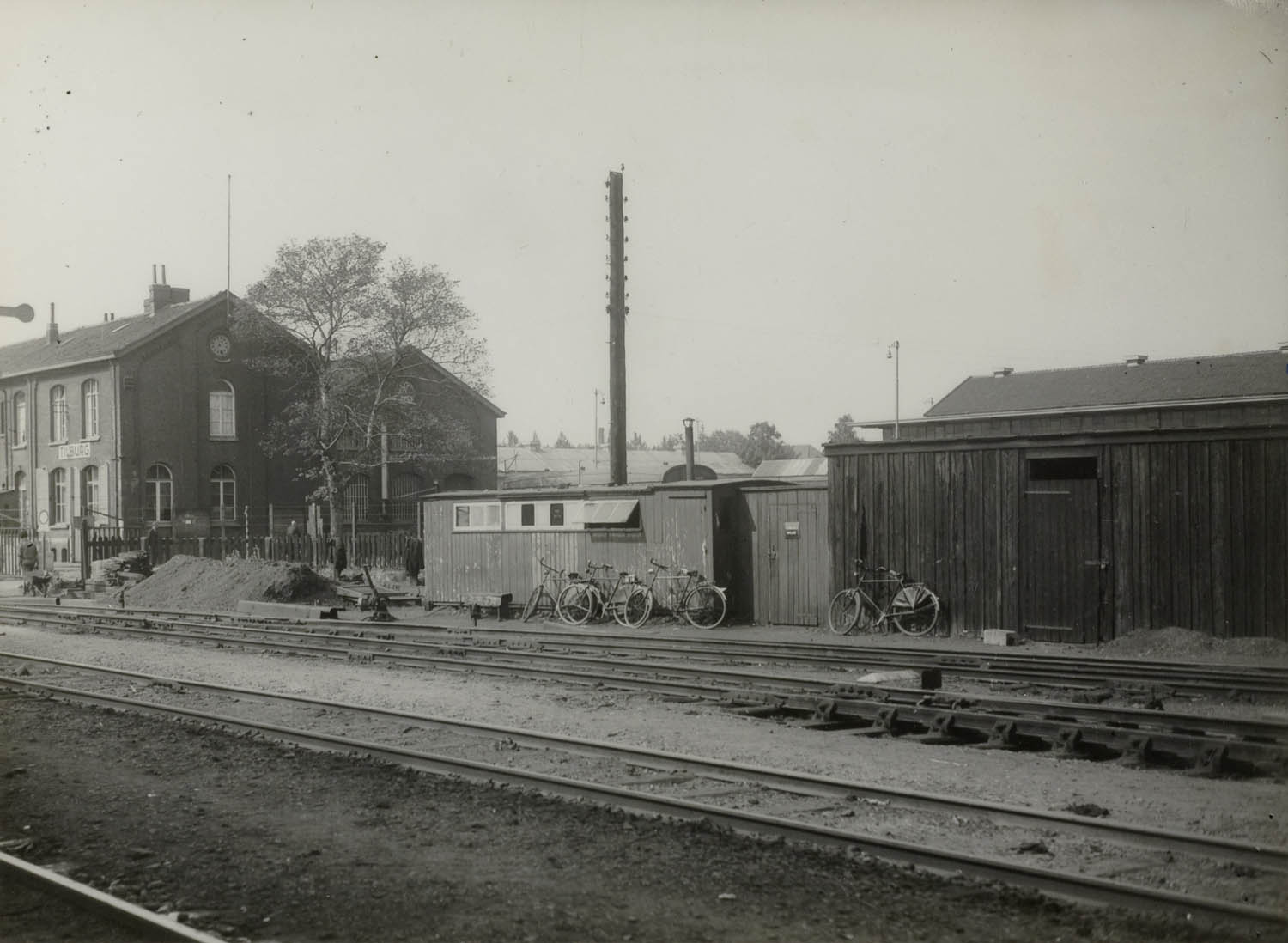 Tilburg keten langs de spoorbaan