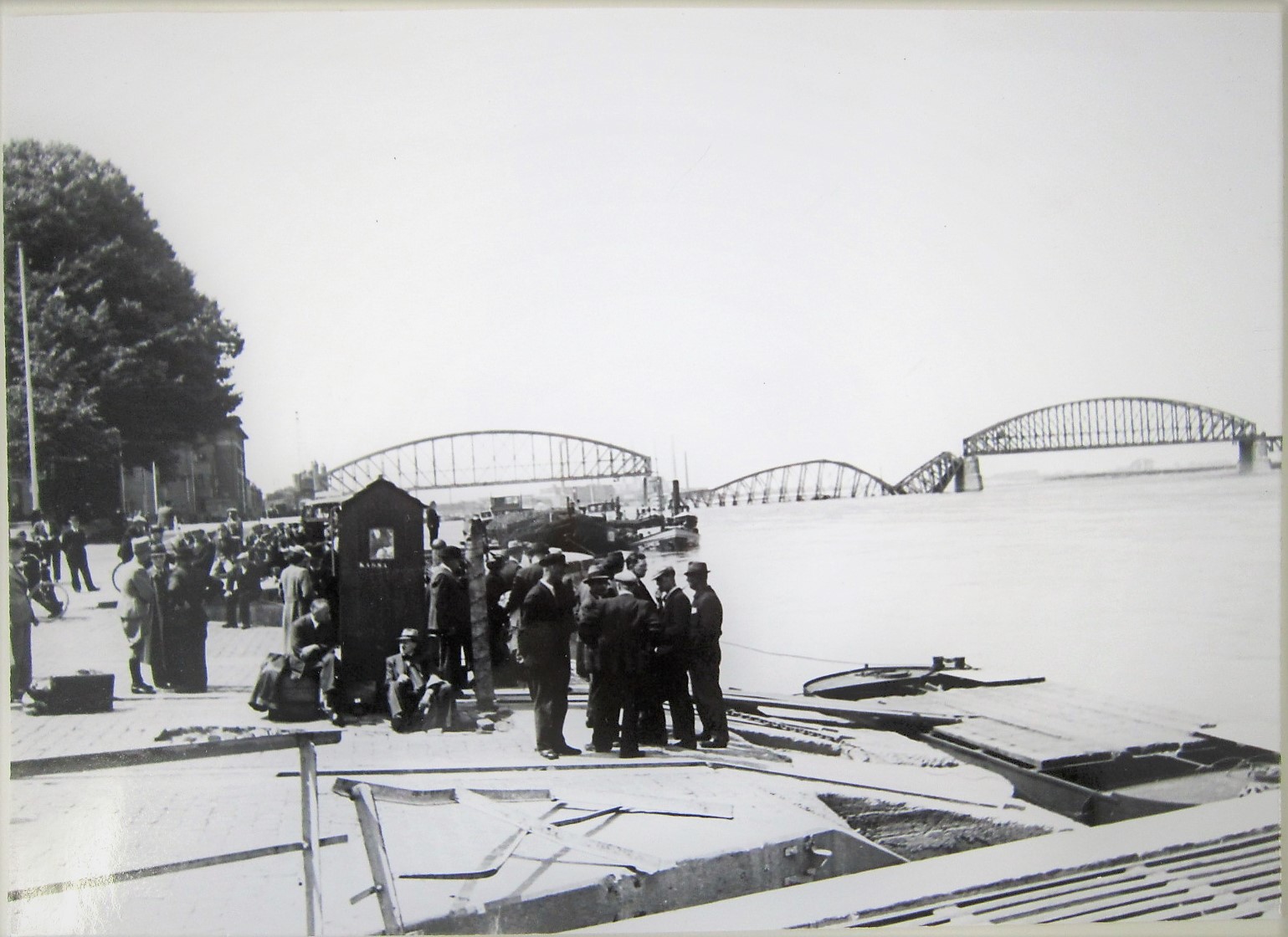 Brug over de Waal bij Nijmegen, 1940