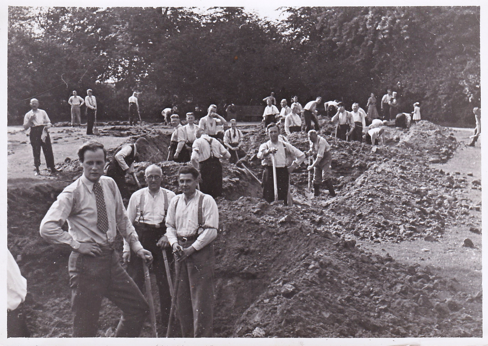 Het graven van eenmansgaten bij HGB III