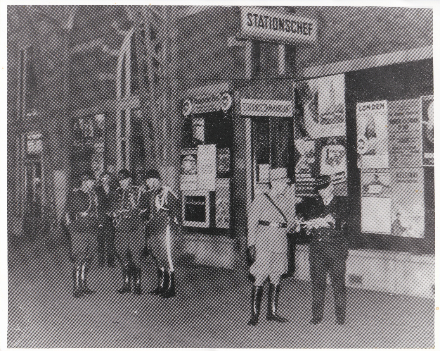 Patrouille op het NS station Den Bosch tijdens de mobilisatie 1939-1940