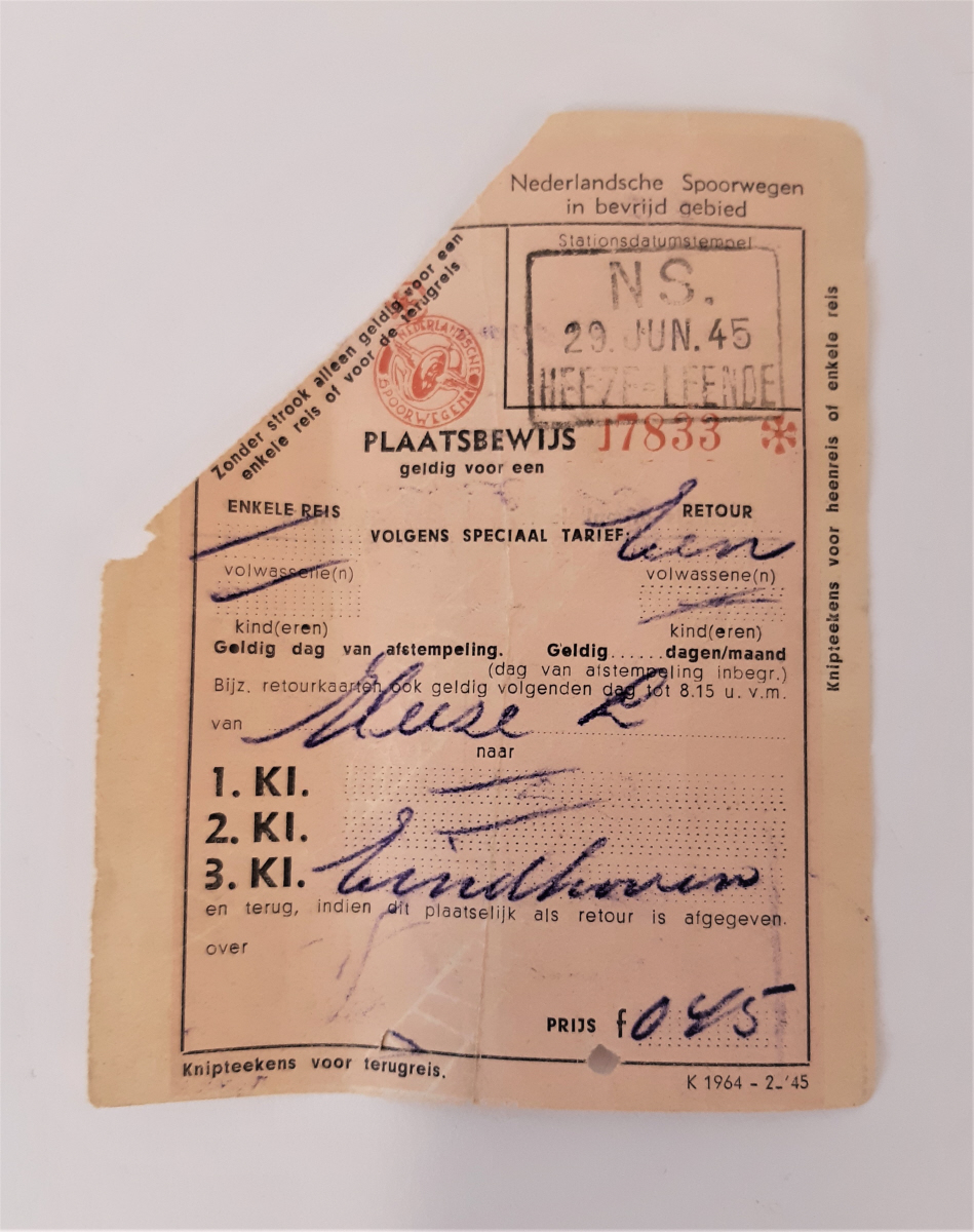 Plaatsbewijs geldig voor een retour van Heeze Leende naar Eindhoven, 29 juni 1945