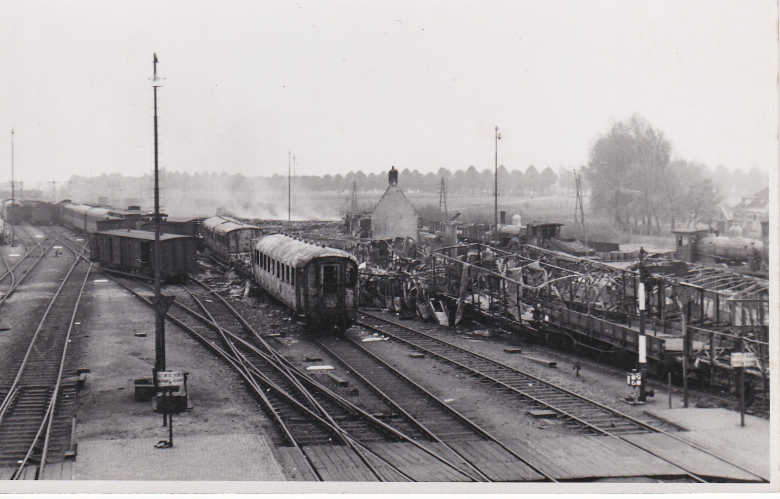 Station Zwolle, versperring bij de VG-loods, 10 mei 1940