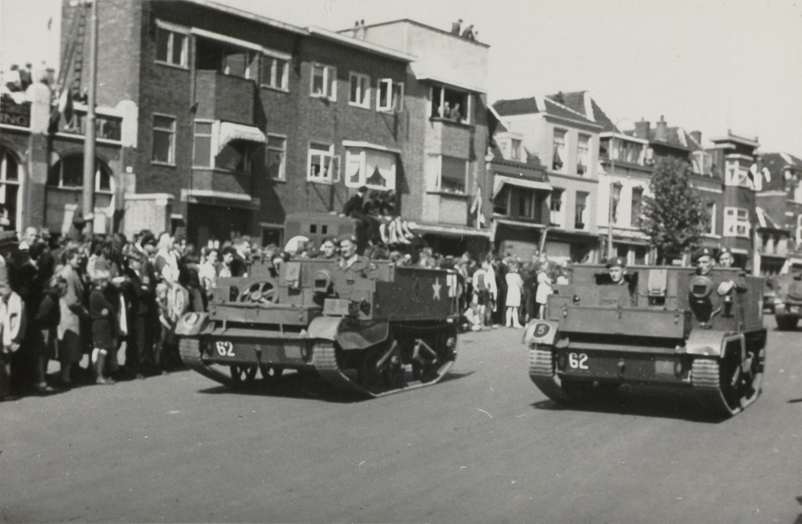 De bevrijdingsoptocht in Utrecht bij HGB III