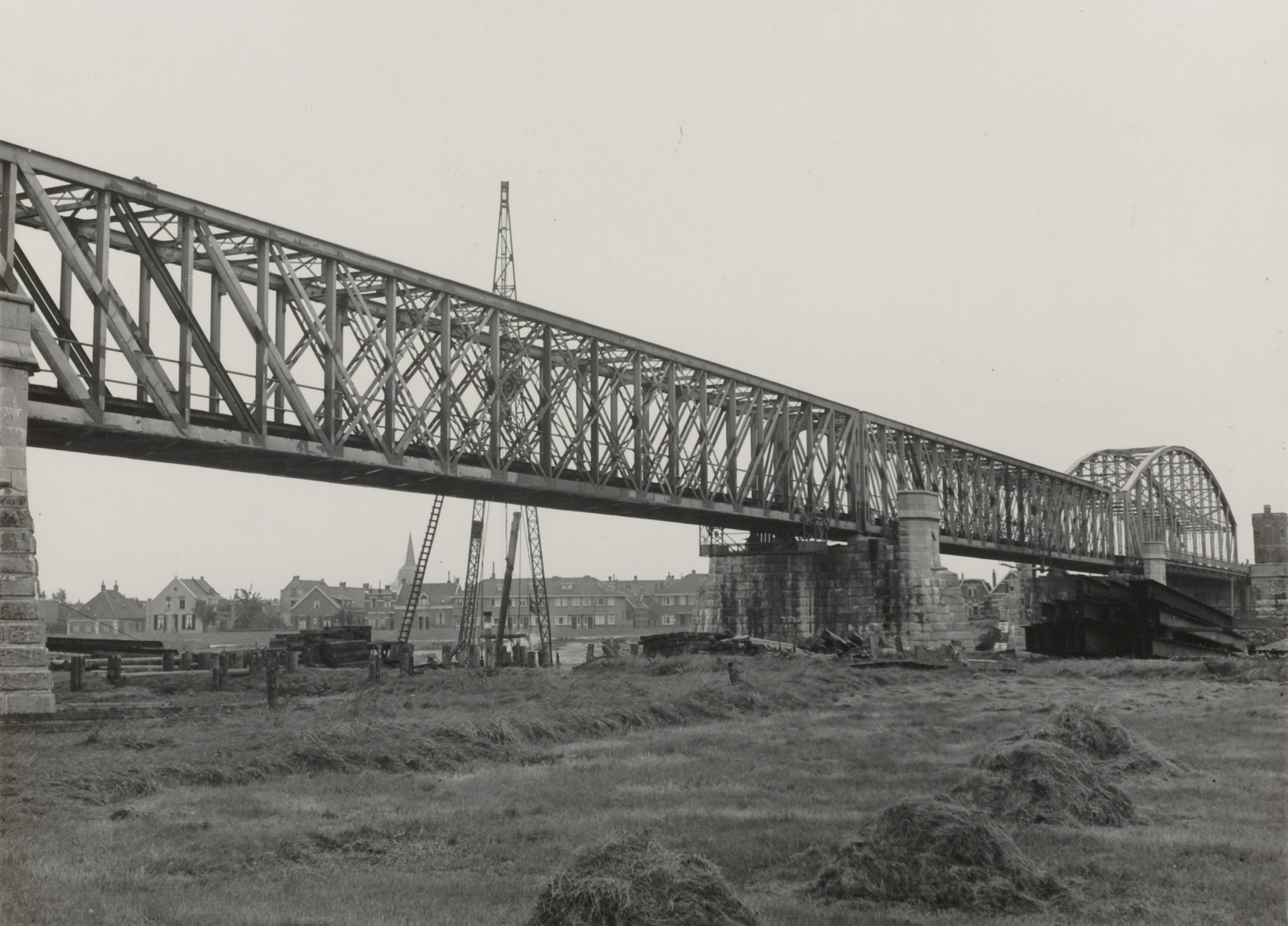 Een spoorbrug bij Deventer