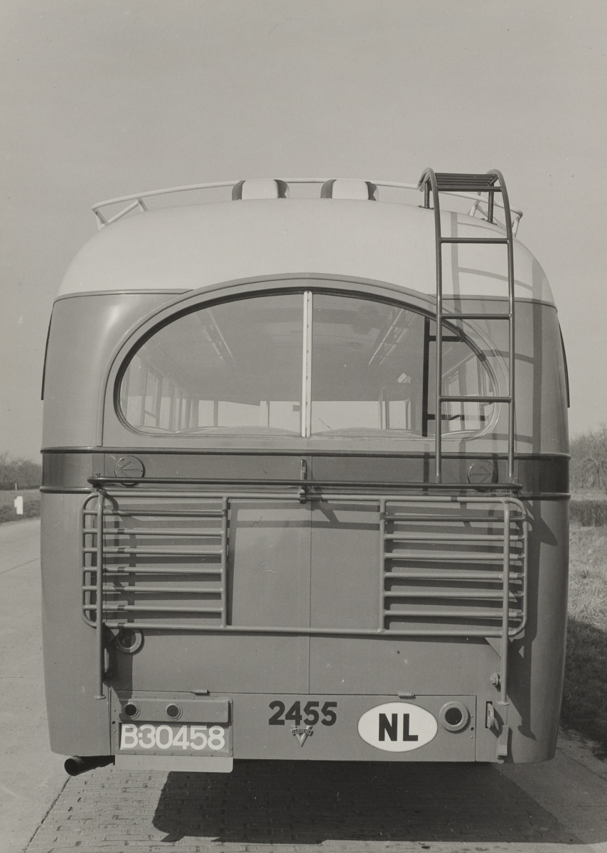 Foto van een Scania Vabis autobus uit Friesland van de achterkant gefotografeerd